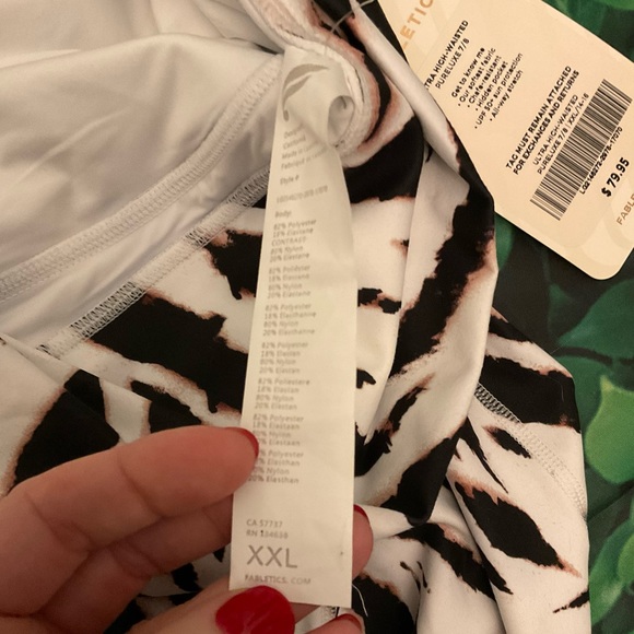 Fabletics 7/8 Zebra print Leggings - Picture 4 of 6